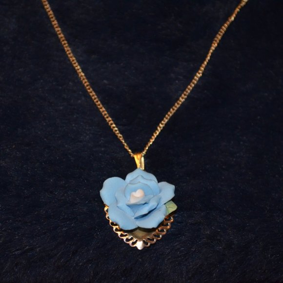 Vintage Unknown Necklace Pendant Ceramic Rose on Metal Heart Shaped Tray Chain - Picture 1 of 5